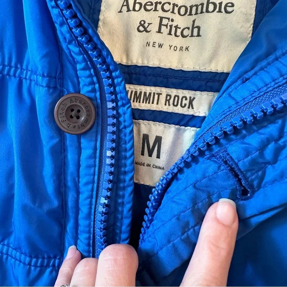 Abercrombie and Fitch summit rock down vest. Size M. Blue. - Picture 2 of 6